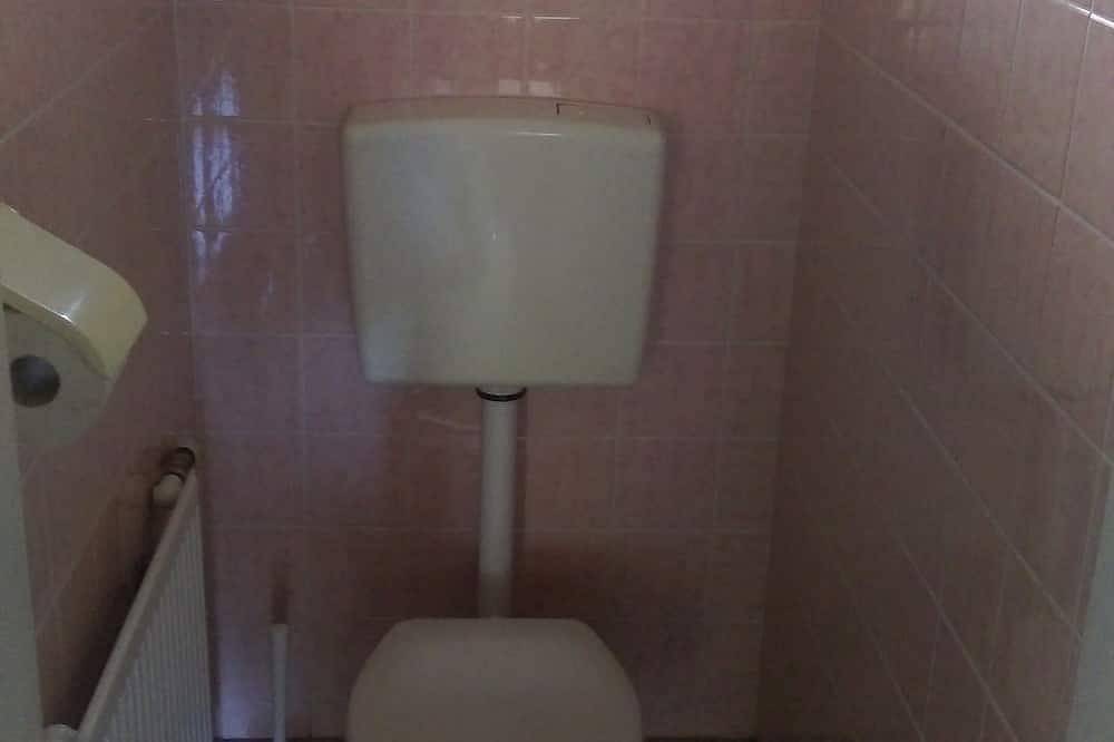 Geheel appartement, Appartement Rooming Green w. groot privé-terras bij het meer in Salzkammergut Mountains, Weyregg am Attersee