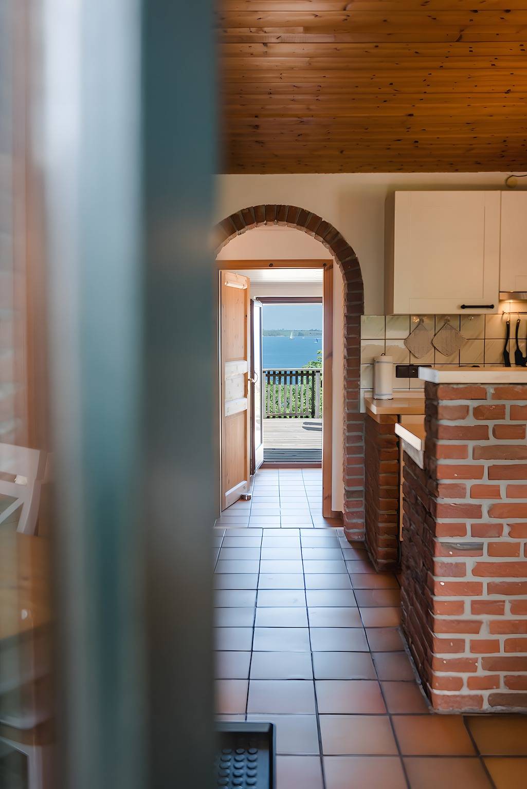 Holiday Home 'Hanghaus Am Meer' with Sea View, Private Terrace and Wi-Fi in Langballig, Flensburger Förde