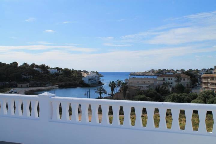 Apartamento para 4 personas, con Balcón y Terraza además de Piscina y Vistas al lago en Portopetro