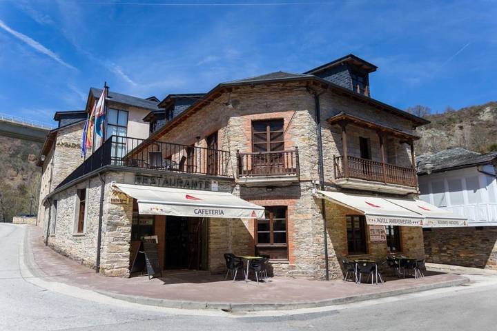 Hôtel pour 4 personnes, avec Terrasse et Jardin à Vega de Valcarce