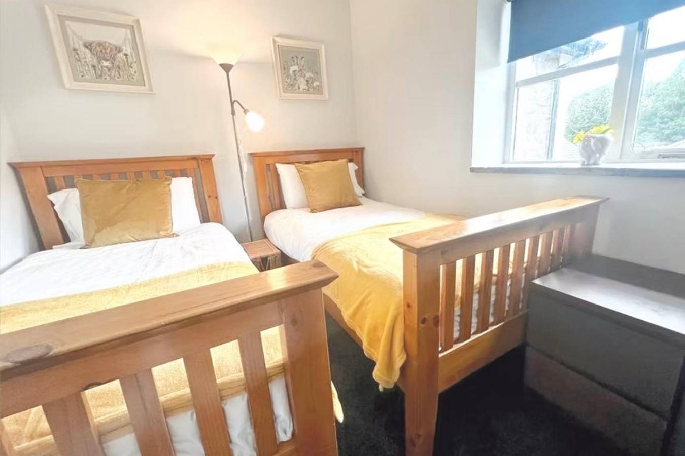 3 Bed Cottage Sleeps 6 - Dog Friendly - Patio in Cardigan Bay