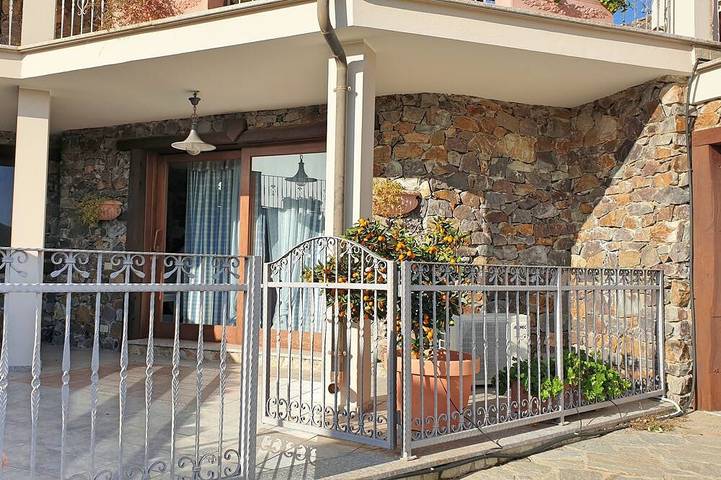 Agriturismo per 4 persone, con terrazza a Chia