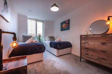Glamping for 4 People in Reading, Chiltern Hills, Photo 4