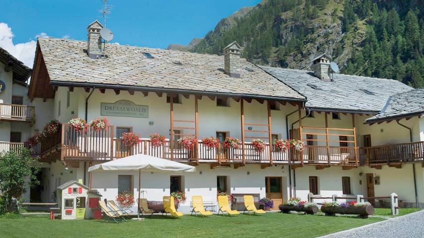 B&b per 3 persone, con Terrazza e Idromassaggio nonché Giardino e Sauna a Comune di Gressoney-Saint-Jean