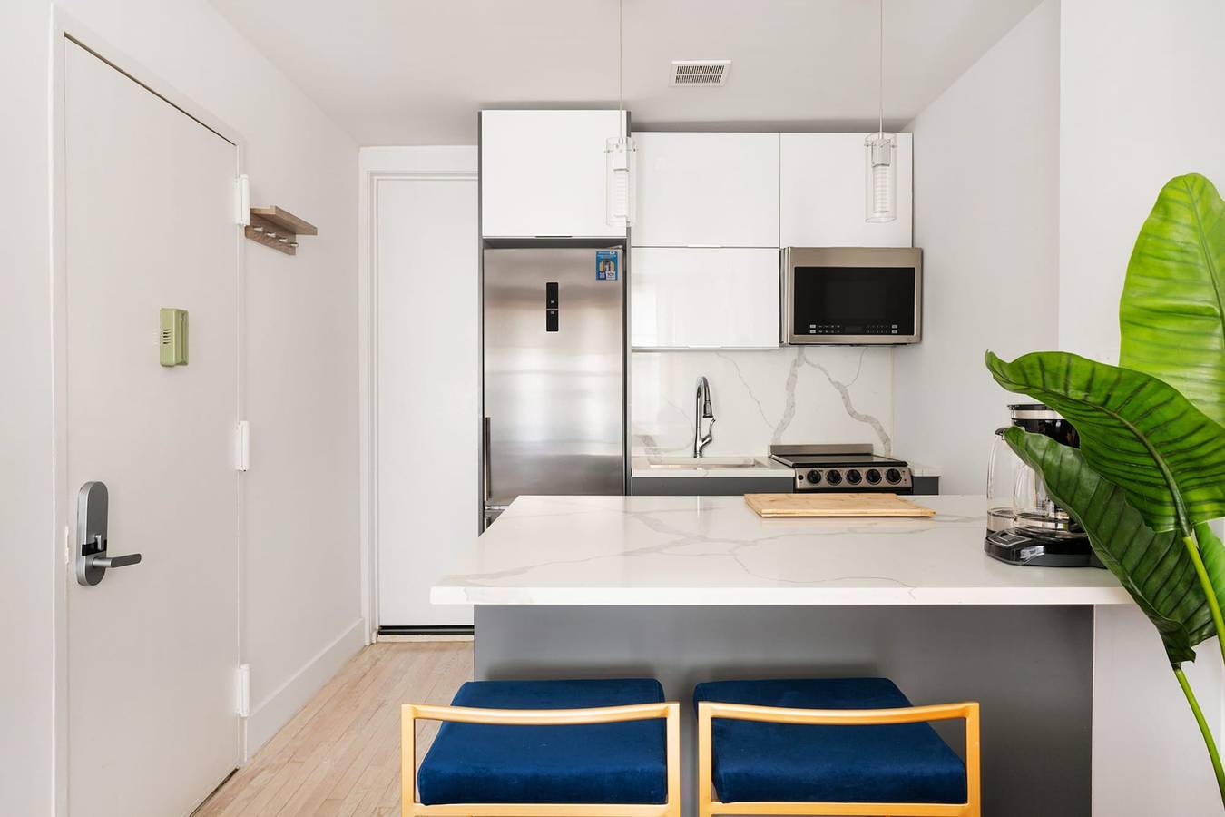 Entire apartment, 1597-7 Luxury Upper East Studio W D in unit in Manhattan, New York City