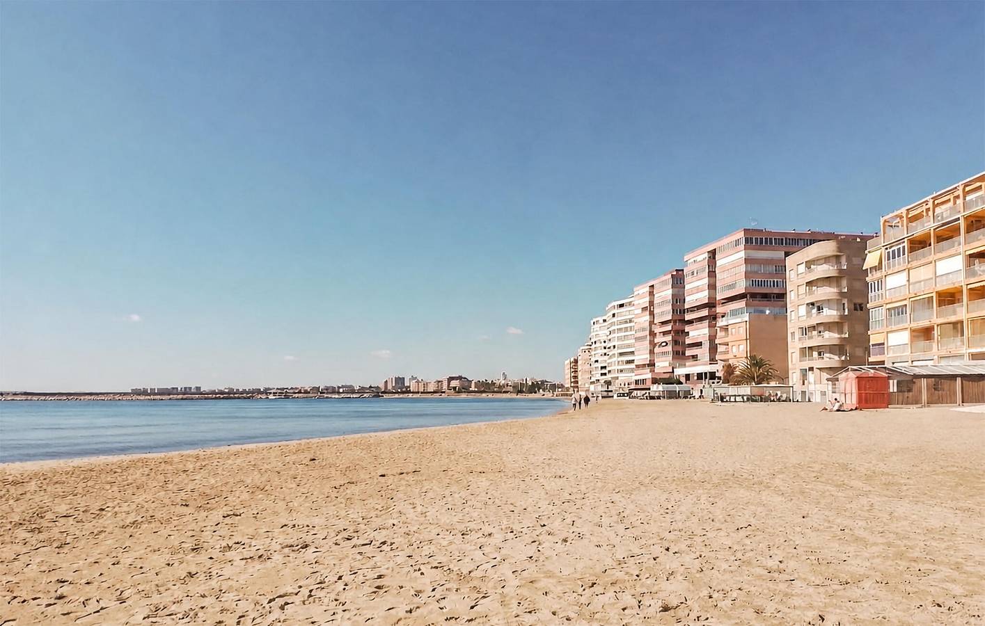 Apartamento vacacional entero, Encantador apartamento con piscina, cerca de Playa Los Locos - WiFi y aparcamiento in Torrevieja Centro, Torrevieja