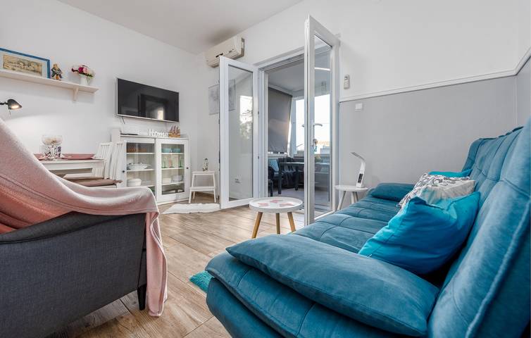 Apartamento vacacional entero, Apartamento con vistas al mar, wifi, terraza y aparcamiento cerca de la costa in Preko, Isla de Ugljan