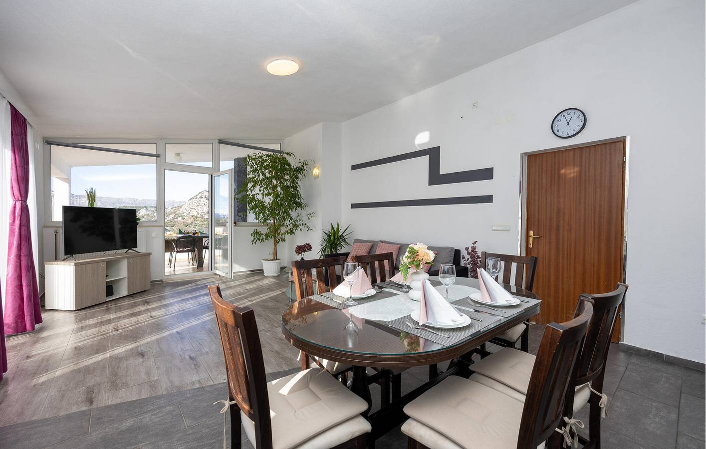 Ganze Ferienwohnung, Modernes 2-Zimmer-Apartment mit WLAN und Terrasse, 700 m vom Fluss Cetina entfernt in Slime, Dalmatinisches Zagora