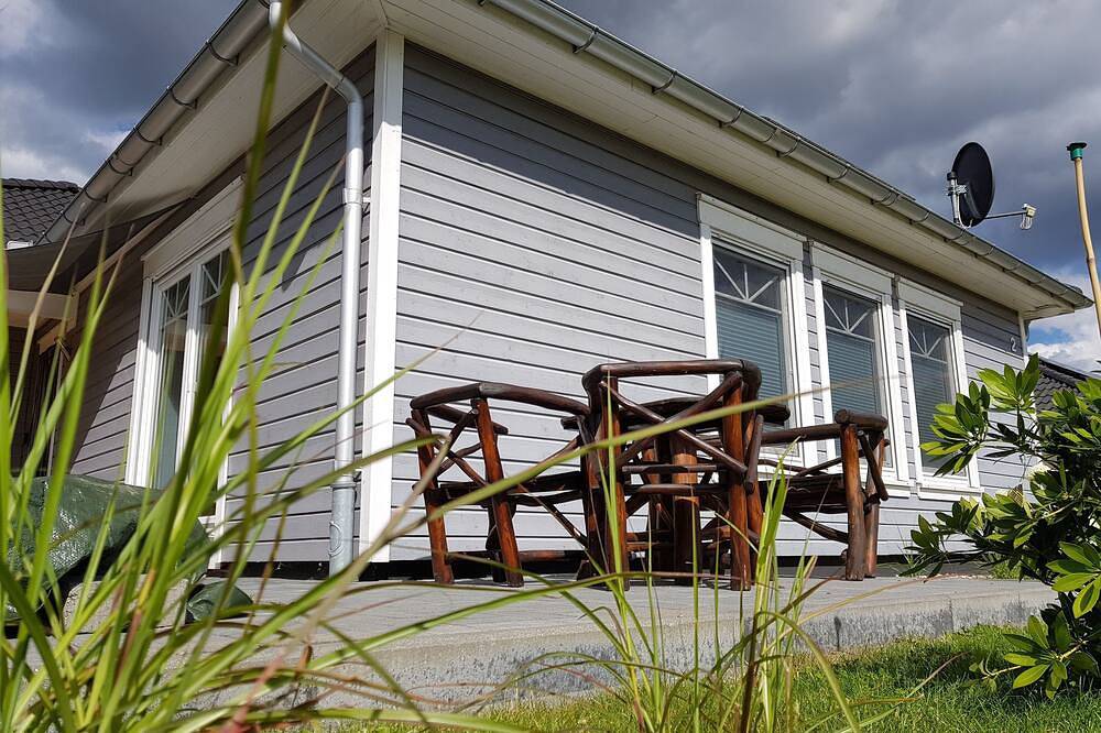 Traum-Ferienhaus nahe der Müritz mit Saunahaus, gr. Garten, Kamin und Kanu in Rechlin, Müritz