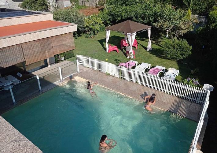 Chalet para 8 personas, con Balcón y Jacuzzi además de Terraza y Jardín en Comarca de Pontevedra