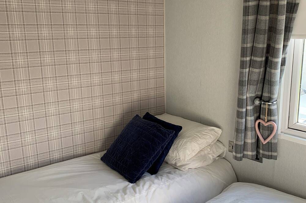 Aurora luxury beach lodge at silver sands lossiemouth 2 minute walk to beach in Lossiemouth, Moray