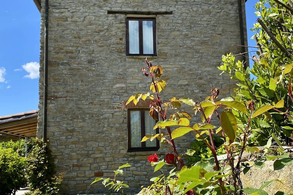 Belle maison de vacances confortable pour un couple ou une petite famille in Mombarcaro, Langhe