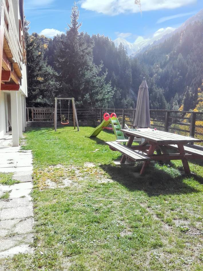 Studio pour 2 personnes, avec balcon et jardin
