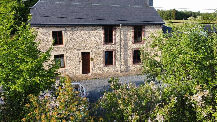 Location de vacances pour 8 personnes, avec Terrasse ainsi que Jardin et Vue dans Sainte-Cécile (Florenville)