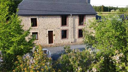 Gîte pour 8 personnes, avec jardin et vue, animaux acceptés dans Sainte-Cécile (Florenville)