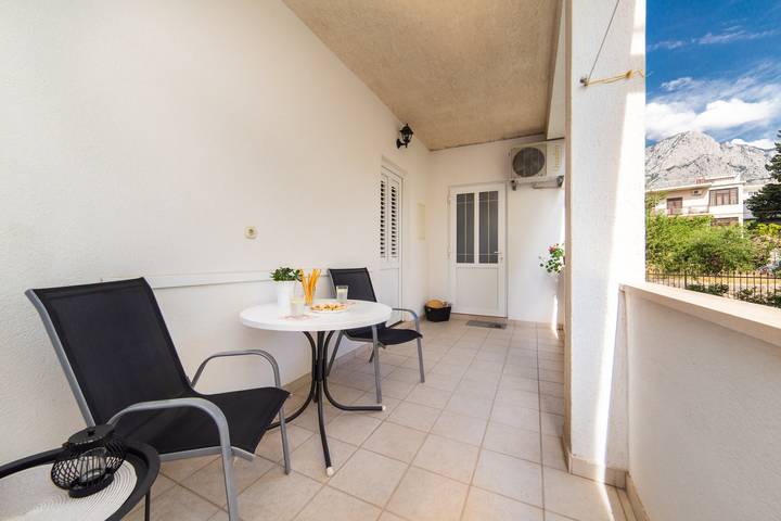 Ferienwohnung für 2 Personen, mit Balkon/Terrasse in Baska Voda