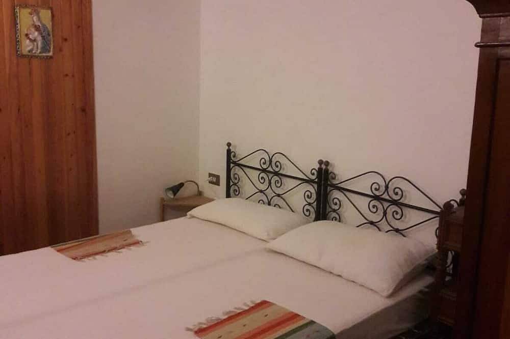Ancient villa with pool and park in total privacy in Tuoro sul Trasimeno, Lake Trasimeno