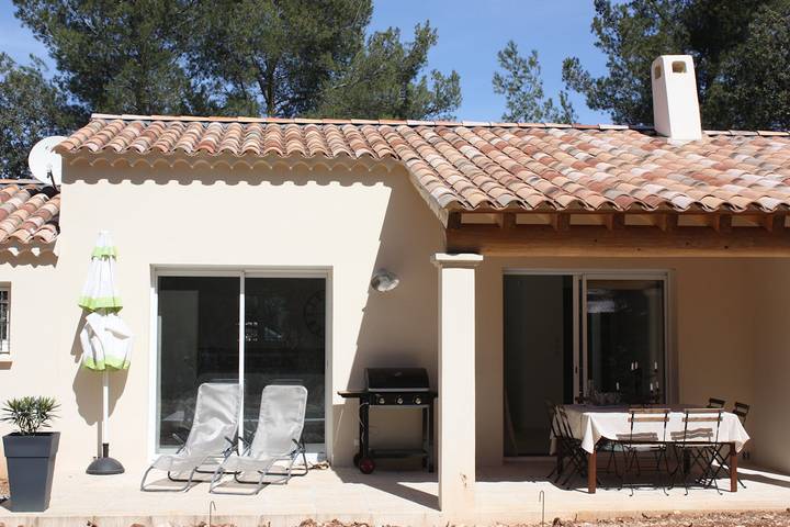 Location de vacances pour 8 personnes, avec piscine ainsi que terrasse et jardin à Pernes-les-Fontaines - 3