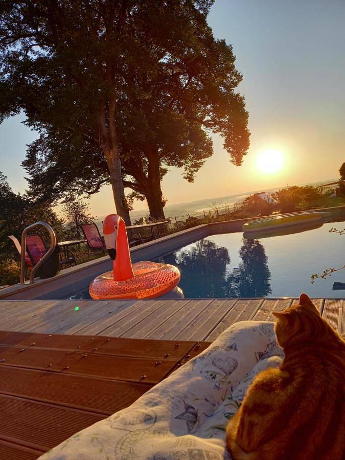 Location de vacances pour 2 personnes, avec vue ainsi que jardin et piscine dans Lac de la Liez - 4