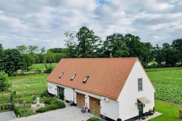 Gîte pour 4 personnes, avec piscine ainsi que jardin et jacuzzi à Maldegem