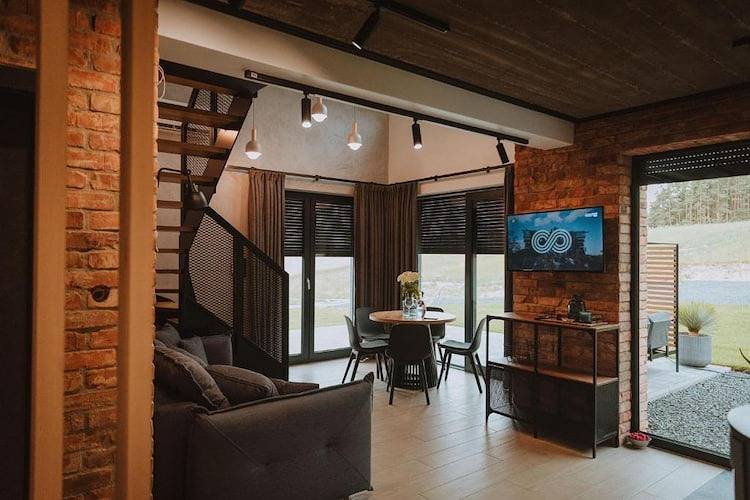 Großes Ferienhaus mit Whirlpool auf der Terrasse in Tucheler Heide