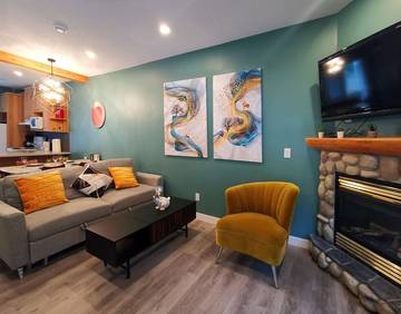 Cabin Rentals And Lodges for 7 Guests in Canadian Rocky Mountains, Banff National Park, Picture 1