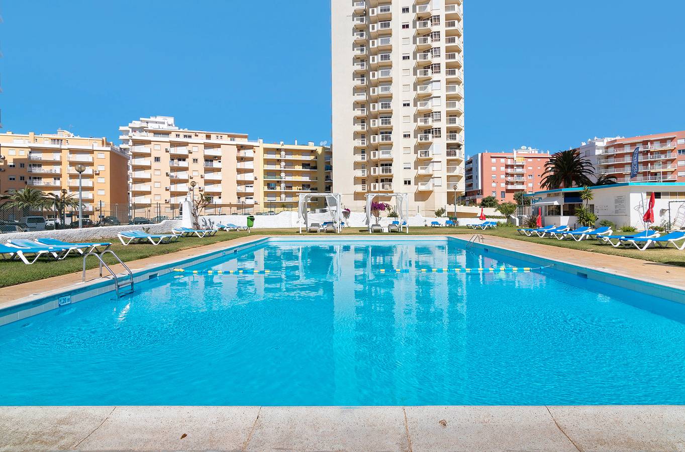 Geheel appartement, Appartement 'Gabriel 5 G' met Zeezicht, Gedeeld Zwembad en Wi-Fi in Armação de Pêra (costa), Faro District