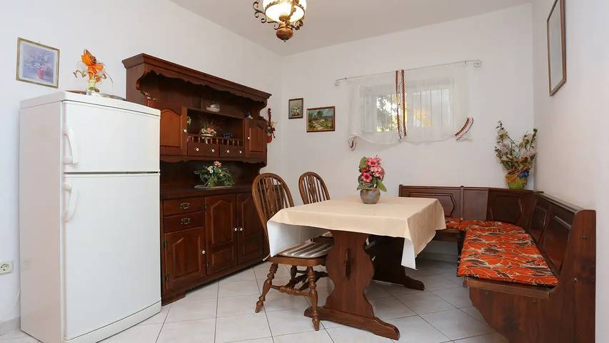 Ferienwohnung für 10 Personen, mit Terrasse in Omis - 2