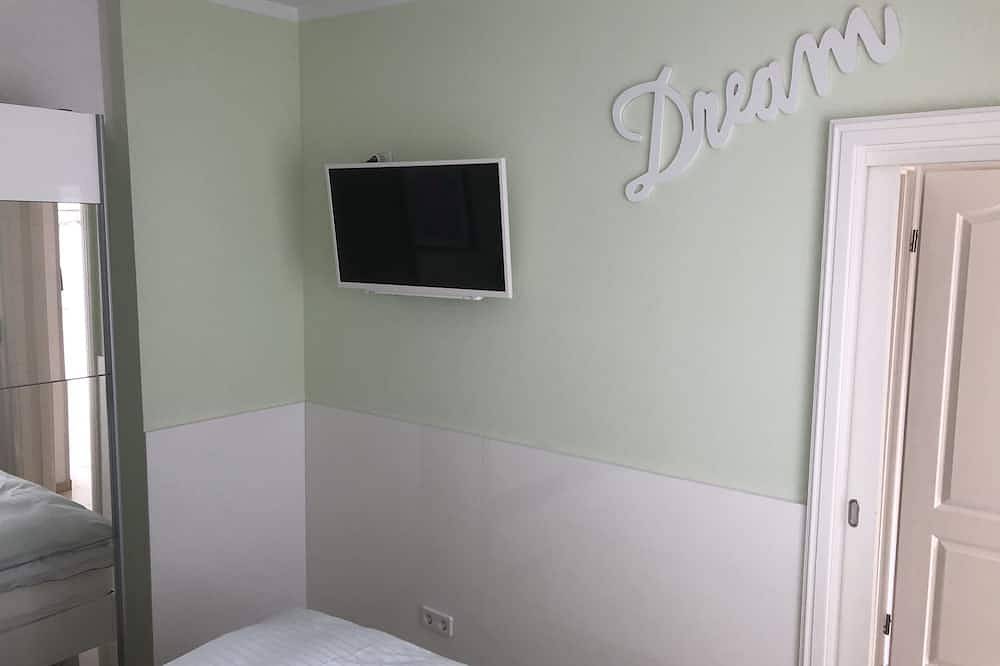 Kleiner  Luxus  in Berlin -Pankow, zentral und grün mit  eigenem Pkw-Stellplatz in Berlin Heinersdorf, Berlin