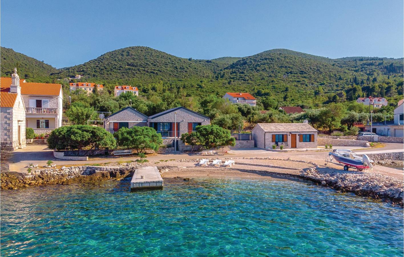 Charmant appartement met 1 slaapkamer, zwembad en terras, op 1 km van het strand in Kneza, Korcula