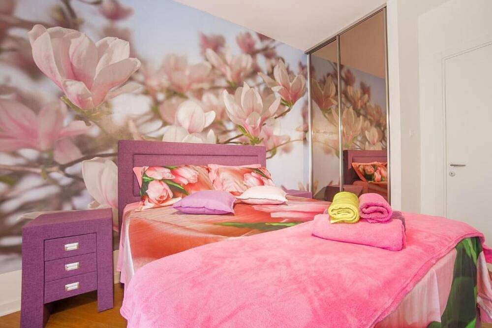 Entire apartment, Exclusive Budva Stay Steps From the Beach - One Bedroom Apartment with Balcony in Budva, Opština Budva