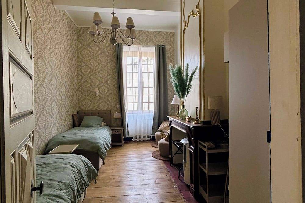 The Babouz Cottage, 4*,  entire house in the heart of Mirepoix and Cathars area in Mirepoix, Ariège