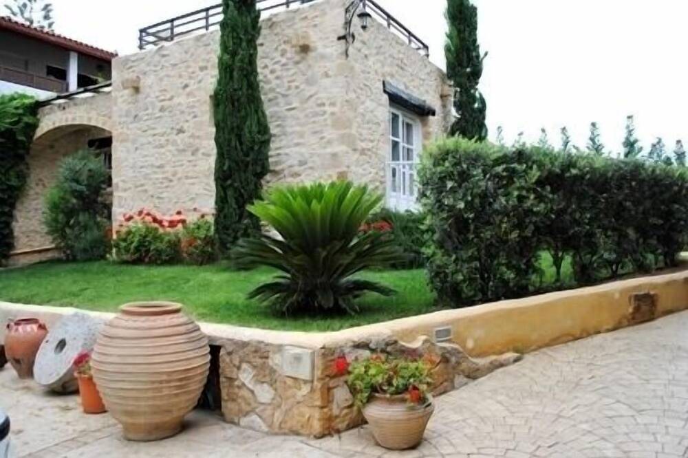 Rock House's Villa Melody, Secluded Villa with private swimming pool and garden in Platanias, Chania region