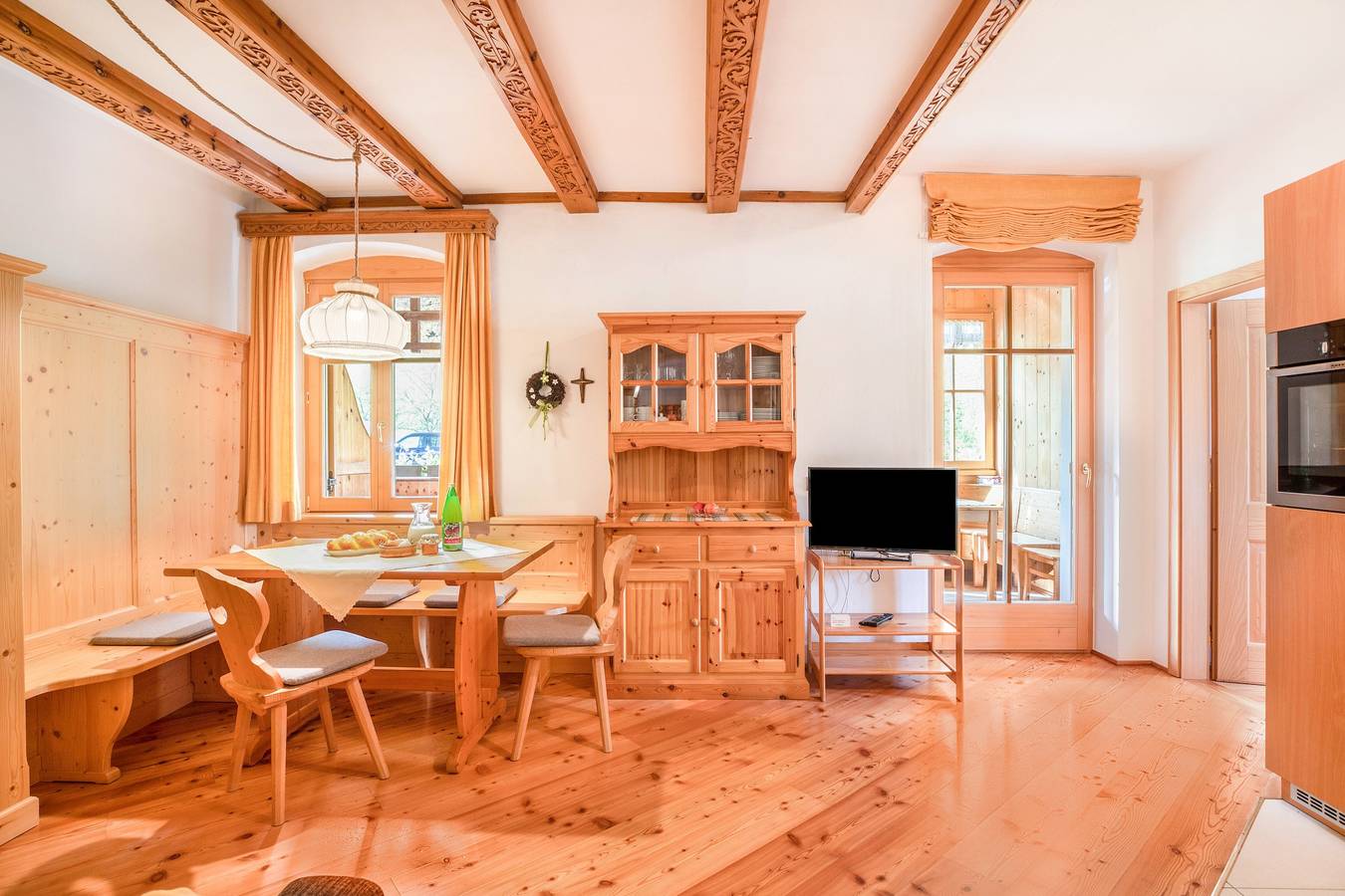 Entire apartment, 'Apartment Abendsonne' with Balcony & Wi-Fi in Trodena nel Parco Naturale, South Tyrol