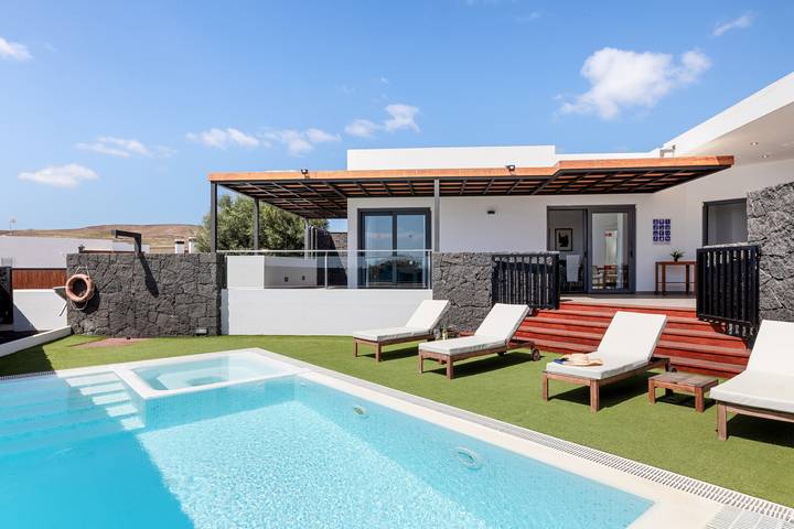 Finca für 6 Personen, mit Terrasse und Garten in Puerto Calero Marina