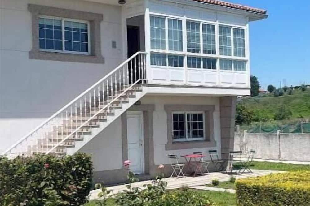 Apartamento en primera planta de casa cerca Camino Inglés (Apta para mascotas) in Abegondo, Costa de Galicia