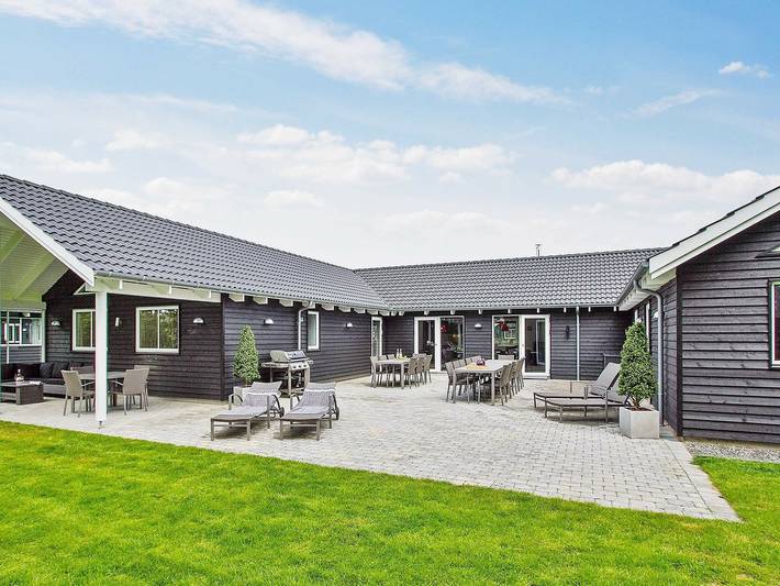 Ferienhaus für 20 Personen, mit Whirlpool und Terrasse sowie Pool und Sauna an der Schlei-Ostsee