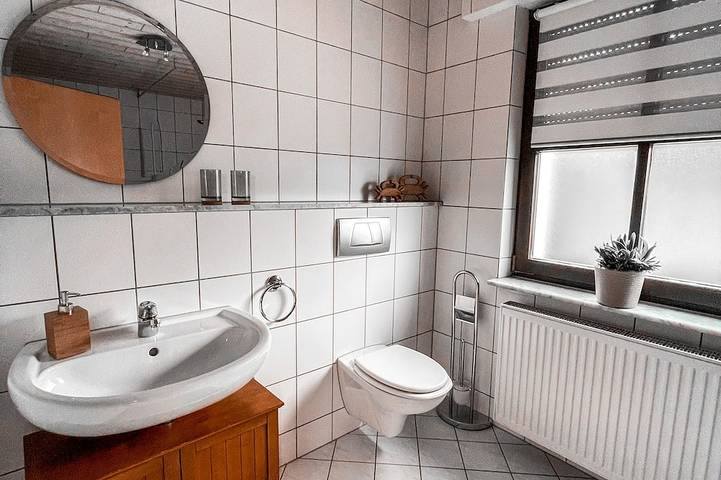 Ganze Wohnung, Schöne Ferienwohnung in ruhiger Lage mit Blick ins Grüne in Weißenbrunn, Oberfranken