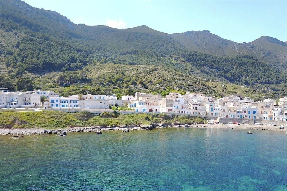 Hiera - Two Bedroom Villa, Sleeps 4 in Marettimo, Aegadian Islands