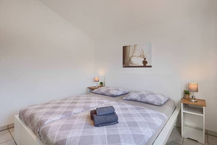 Entire apartment, Beautiful spacious apartment (No. 3) with 2 bedrooms 300m from the beach in Poreč, Grad Poreč
