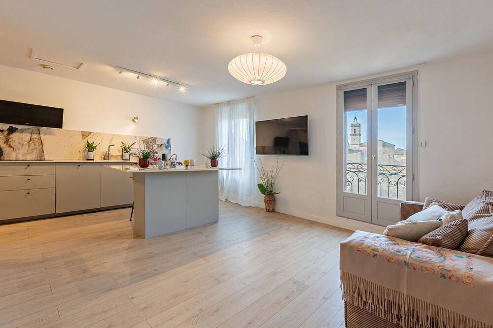 Appartement entier, L’Etoile- Downtown Chic Apartment  in Pézenas in Pézenas, Côte méditerranéenne (France)