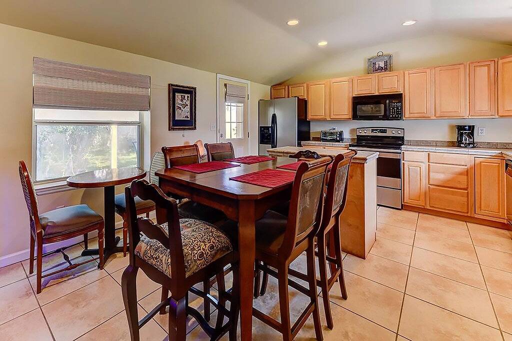 Anastasia Lodge-Family & Dog Friendly Beach Cottage in St. Augustine Beach, St. Augustine