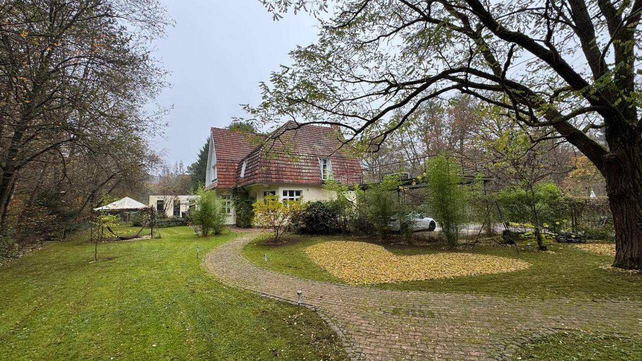 Klimaanlage, 5 Sterne Villa Bahnhoftraum, 333 qm, 1200qm Garten, virtueller Rundgang, Dachterrasse, Whirlpoolbadewanne in Braunfels, Lahn-Dill-Kreis