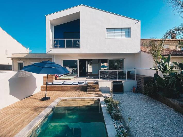 Villa pour 12 personnes, avec terrasse ainsi que jardin et piscine