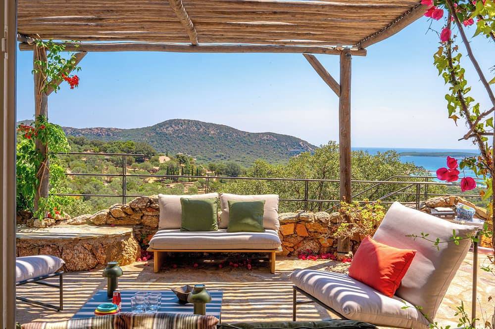 A 900m de la plage de Palombaggia, villa avec piscine et vue mer. Climatisation. in Palombaggia, Porto-Vecchio