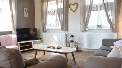 Gîte pour 8 personnes, avec jardin et terrasse, animaux acceptés à Doische