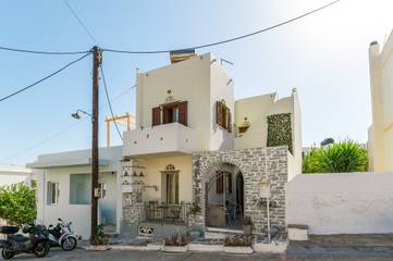 Maison d’hôte pour 3 personnes, avec balcon dans Tinos