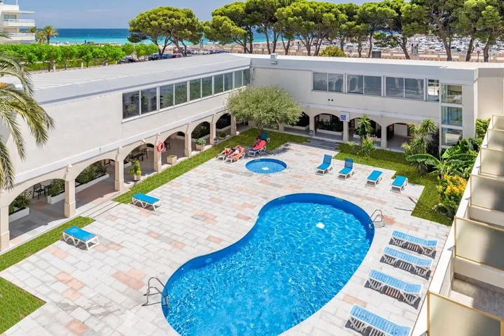 Hotel para 2 personas, con vistas y piscina además de jardín y piscina para niños, Se admiten mascotas - 1
