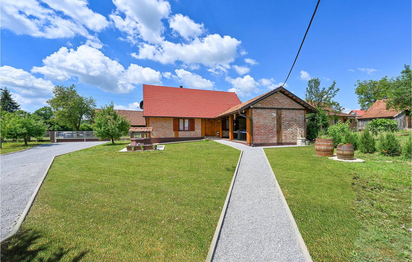 Reizende 2-Zimmer-Wohnung mit Pool, Terrasse und Zugang zum See in Bjelovar-Bilogora
