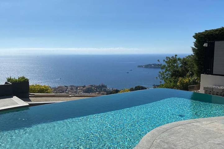 Villa for 12 people, with garden and balcony in Villefranche-sur-Mer